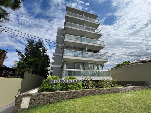 Venta De Apartamento  En Colonia Del Sacramento, Sobre Rambla Costanera