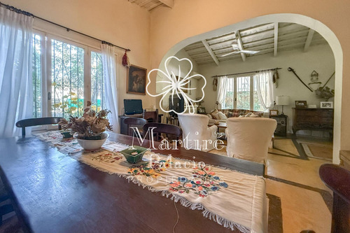 Casa En Venta En Villa De Mayo. A Pocos Metros Del Club Cuba.