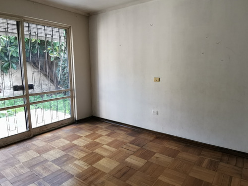 Casa En Providencia 5 Dormitorios 3 Baños, Piso De Parquet