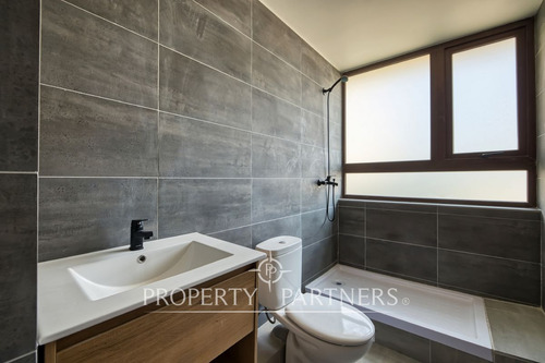 Cómodo Townhouse, Con Excelente Ubicación