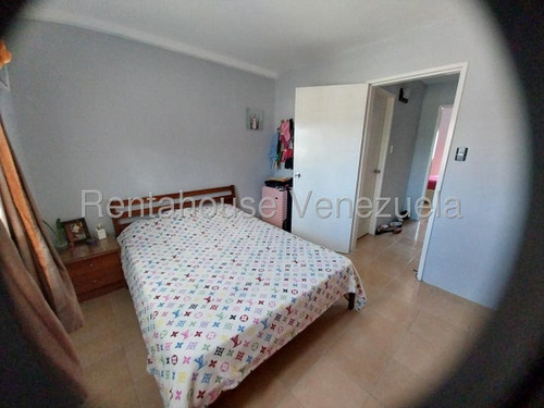 Townhouse En Venta Flor Amarillo Valencia Lr Carabobo Excelente Inversion En Muy Buenas Condiciones Listo Para Mudarse Y Con Potencial Para Ampliar Precio De Oportunidad
