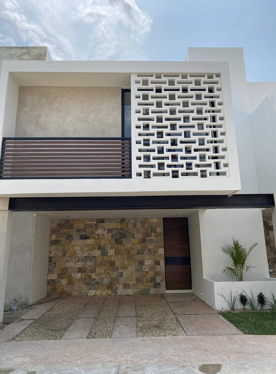 Casa En Venta Con Piscina Cholul, Mérida