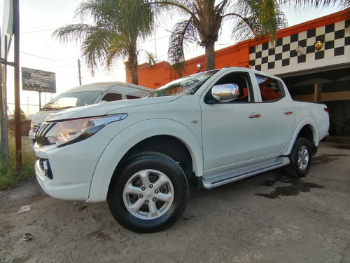 Mitsubishi L200 2.4 Cabina Doble 4x2 Mt