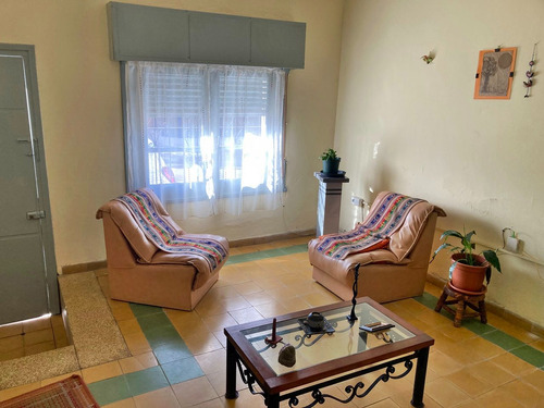 Casa Con Fondo En Venta