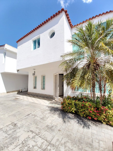 Se Vende Townhouse 120m2 3h/3b/4p Paso Real Charallave 5343