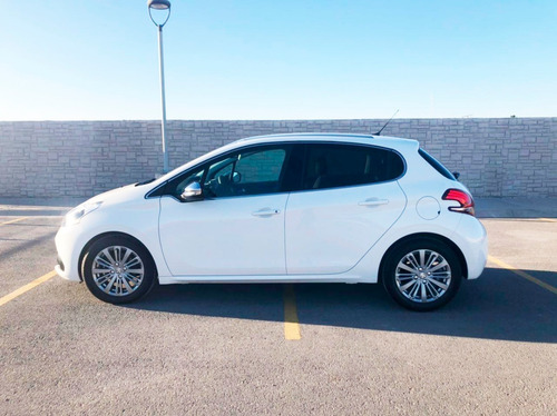 Peugeot 208 Allure Pack 1.2 Puretech Aut 5p 110 Hp 6 Vel
