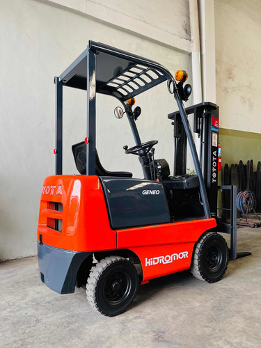 Imagen 5 de 9 de Autoelevador Toyota Compacto 900kg Nafta