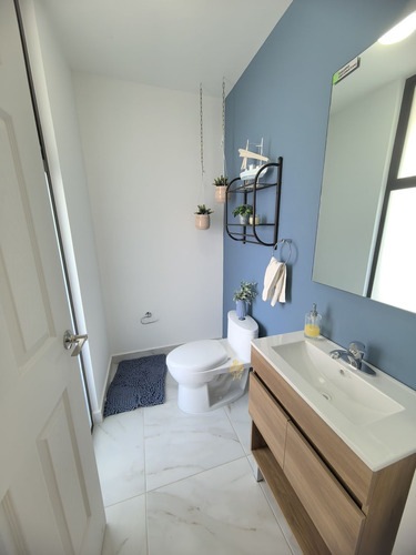 Casa Nueva En Zaru, Querétaro Moderno Con 3 Recámaras, Tv Y Jardín Central