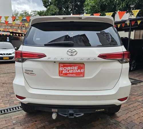 Toyota Fortuner 2.7l Mid