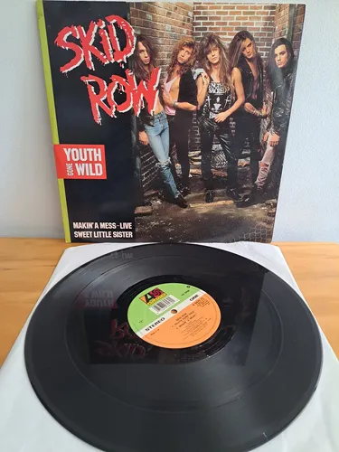 T-shirt Vintage Skid Row 'Youth Gone Wild' 1989 - Taille L Noir - Occasion Très Bon état