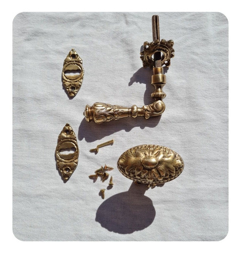 Imagen 2 de 10 de Picaporte Y Manija Pomo En Bronce Macizo Tipo Antiguo
