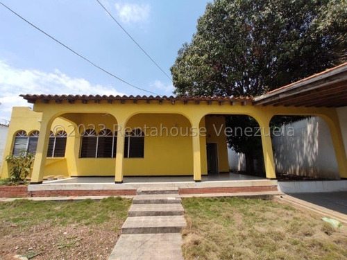 Renta House Vip Group Casas En Venta En Barquisimeto Lara Uso Comercial En Zona Centro. Ideal Para Desarrollar Un Excelente Negocio.