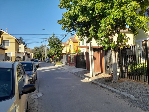 Impecable, 2 Pisos, 3 Dormitorios, 2 Baños (90267)