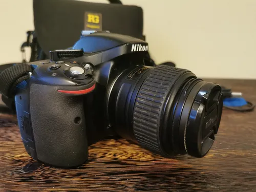 Cámara Nikon D5200 Con Estuche (Usado)
