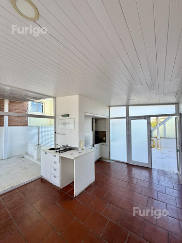 Venta. Departamento Planta Alta De 3 Dormitorios Con Terraza