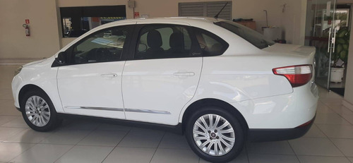 Imagem 2 de 9 de Fiat Siena 1.6 Mpi Essence 16v Flex 4p Manual