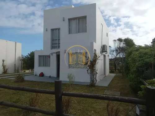 Vendo Casa, 2 Dormitorios, 2 Banos, Cochera, Patio, Balnario Buenos Aires, Maldonado