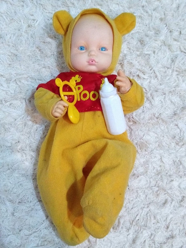 Imagen 2 de 3 de Bebe Bebote Muñeca Juguete Nena Comamadera Ropa Winnie Pooh