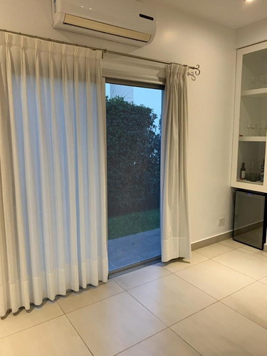 Casa En Venta, 4 Habitaciones. Haras Santa Maria