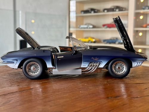 Miniatura Chevrolet Corvette 1:18 Mako Shark 1961 Ut Caixa Azul-escuro (Usado)