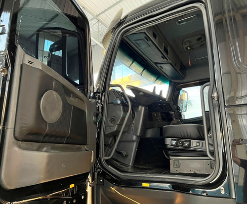 Imagem 6 de 12 de Volvo Fh 440 6x2 2011