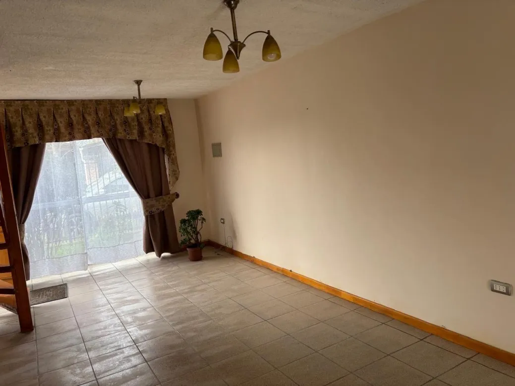 Imagen 3 de 11 de Arriendo Casa / María Del Valle - Linares