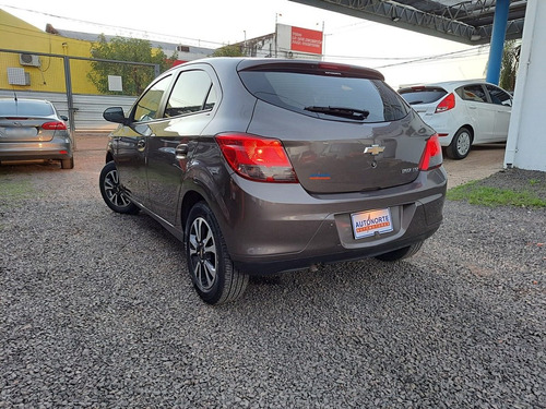 Imagen 3 de 15 de Chevrolet Onix Ltz Manual