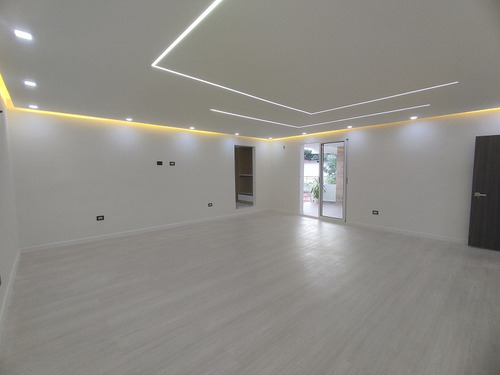 Lm Vende Casa En La Urb. La Trigaleña, Valencia.