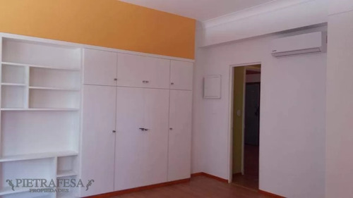 Apartamento En Venta Con Renta 1 Dormitorio, 1 Baño-  Av. Del Libertador-centro