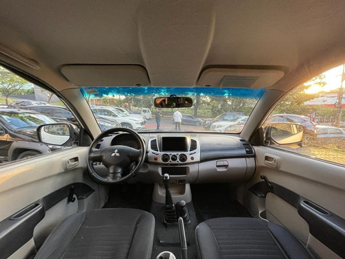 Imagem 10 de 11 de Mitsubishi Triton Gl 3.2 Turbo