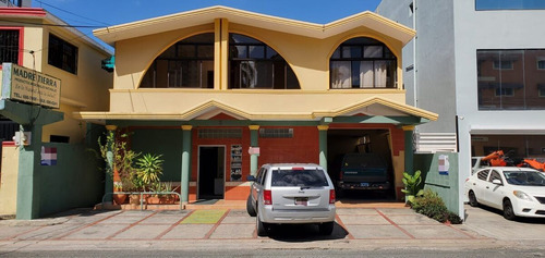 Vendo Amplio Local Comercial En Zona Universitaria.
