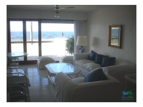 Apartamento De 3 Dormitorios Frente Al Mar En Venta Y Alquiler, Peninsula, Punta Del Este.