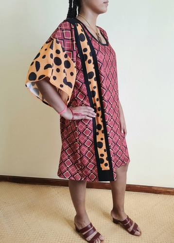 Imagem 2 de 5 de Vestido Feminino Curto Tecido Pinah