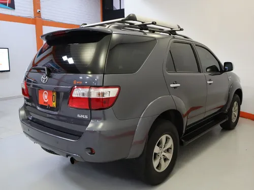 Toyota Fortuner 2.7 At 7psj 4x2