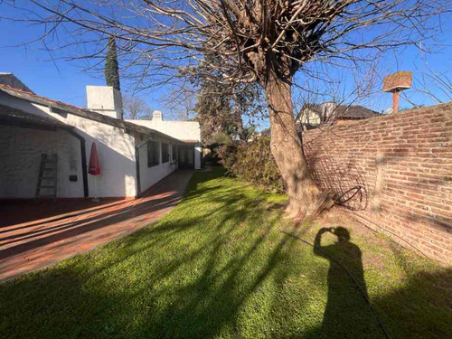 Chalet En Venta En Castelar Sur
