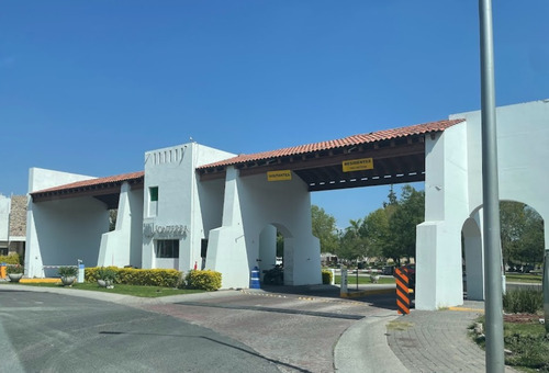 Casa En Venta, Recuperación Bancaria, Fraccionamiento Sonterra, Santiago De Queretaro , Queretaro. Laab2