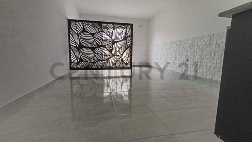 Ph En Venta Castelar Con Patio Y Cochera Apto Prefesional Y Apto Credito.