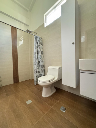 Townhouse En Manantial Residencia Naiguata, Naguanagua Ns