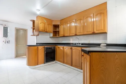 Apartamento En Venta En Chicó Navarra. Cod V6821