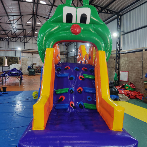 Centopéia Gigante Inflável C/ Motor 8m X 2,1m X 4,2m
