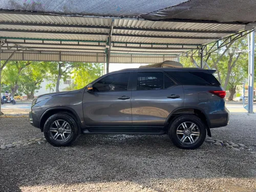 Toyota Fortuner 2.4 Diésel Sr 4X2