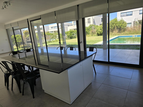 Alquiler Y Venta Casa Puertos Del Lago Con Pileta