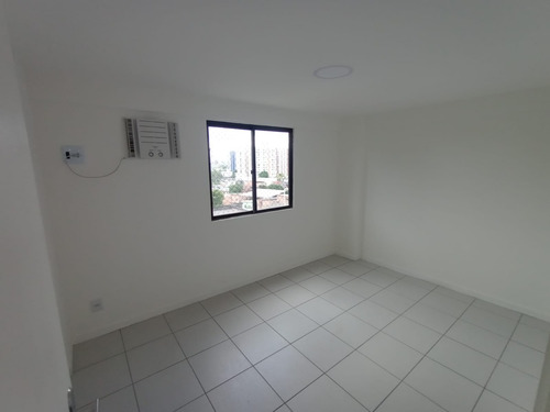 Alugo Apartamento De Três Quartos No Bairro N.s.das Graças.