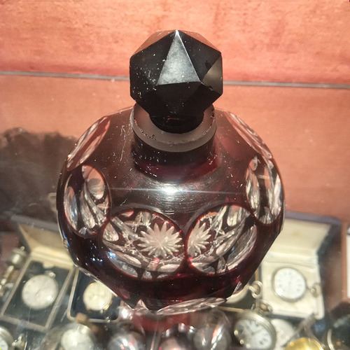 Perfumero De Cristal Tallado Rojo Rubi Botellón Para Perfume (Usado)