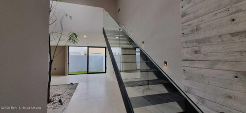 Imagen 2 de 30 de Casa De 4 Recamaras En Venta En Altozano, Querétaro!