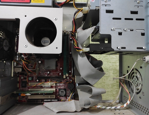 Pc Gamer Antigo Com Windows Xp - Retrô Vintage