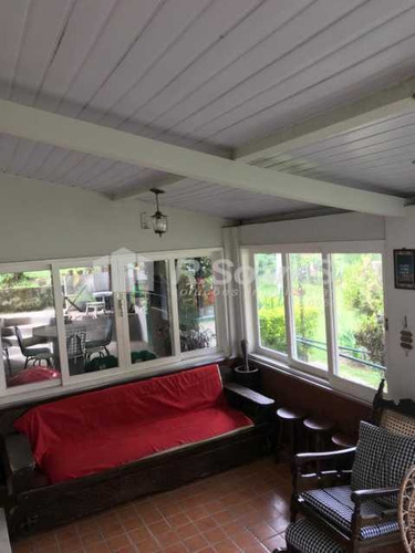 Imagem 3 de 15 de R Soares Vende!!! Excelente Casa Salas Dois Quartos Com Churrasqueira,, Lavanderia, Jardim Fruteiras.ótima Localização No Parque Imperial Nova Friburgo. - Jcca30028