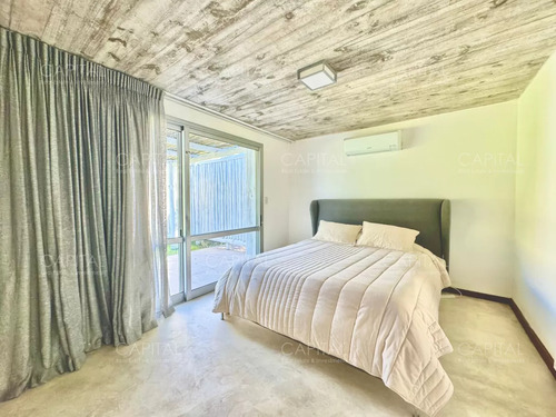 Casa En Venta En Pueblo De José Ignacio Cuatro Dormitorios Y Dependencia