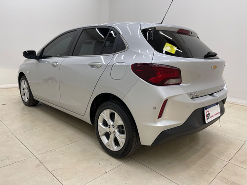 Imagem 4 de 15 de Chevrolet Onix Hatch Prem. 1.0 12v Tb Flex 5p Aut. 2020/...