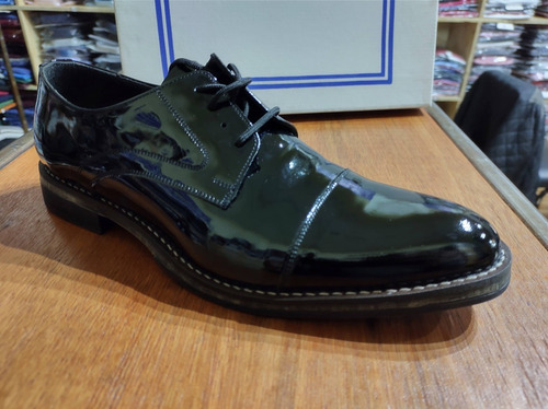 Imagen 8 de 10 de Zapato De Charol Negro Hombre